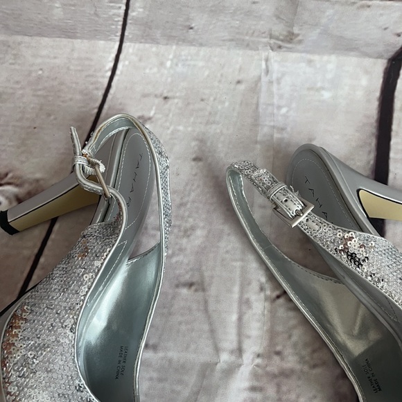 Tahari sequin silver heels in 7.5 - Picture 7 of 15